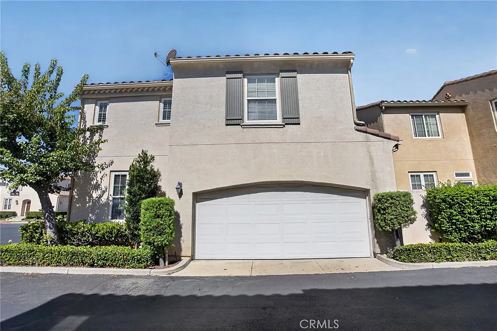 2 bed, 2.5 bath, 1399 sqft, $3,750 — Photo 3