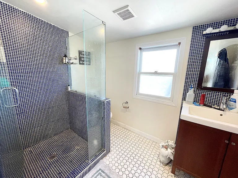 7 Iroquois St #2L — Photo 11