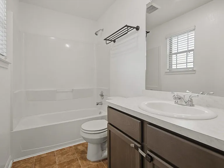 1228 Haverford Ln — Photo 30
