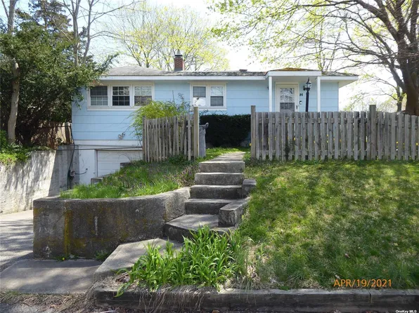 51 Clinton Ave, Patchogue, NY 11772