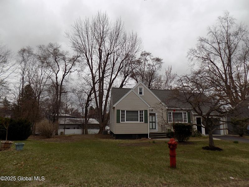 3rd image of 300 Sullivan Road
