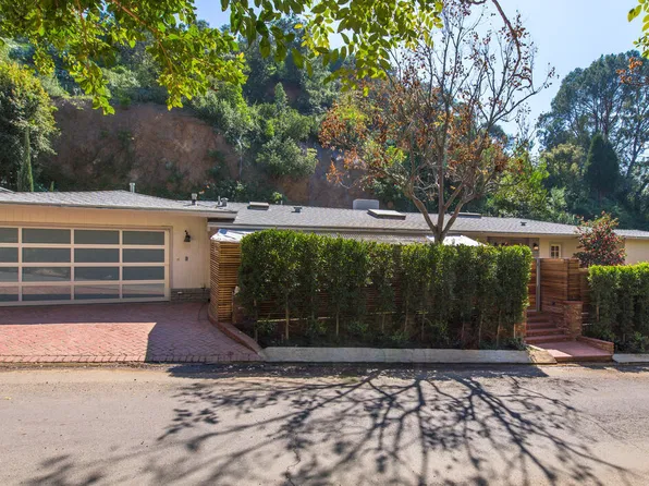 9520 Gloaming Dr, Beverly Hills, CA 90210
