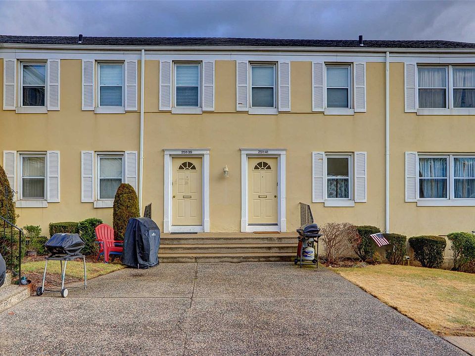 1st image of 25139 71st Ave