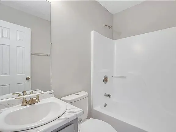 105 NE Shayna Dr — Photo 4