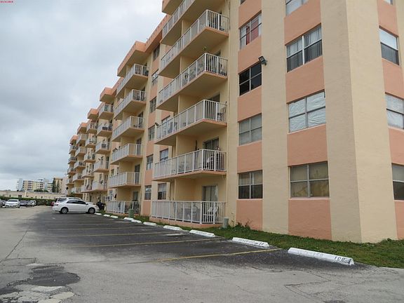 4th image of 16465 NE 22nd Ave APT 102
