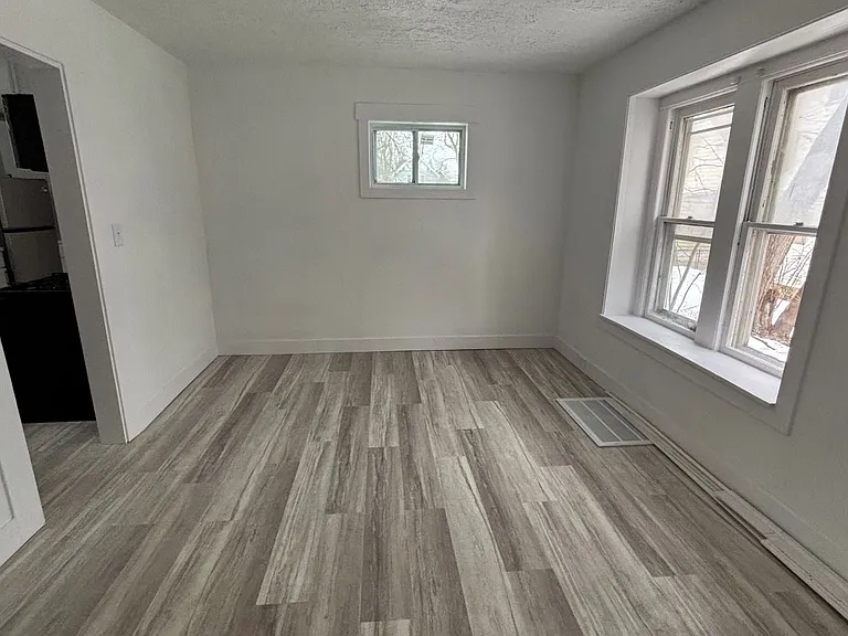 1021 La Croix Ave — Photo 8