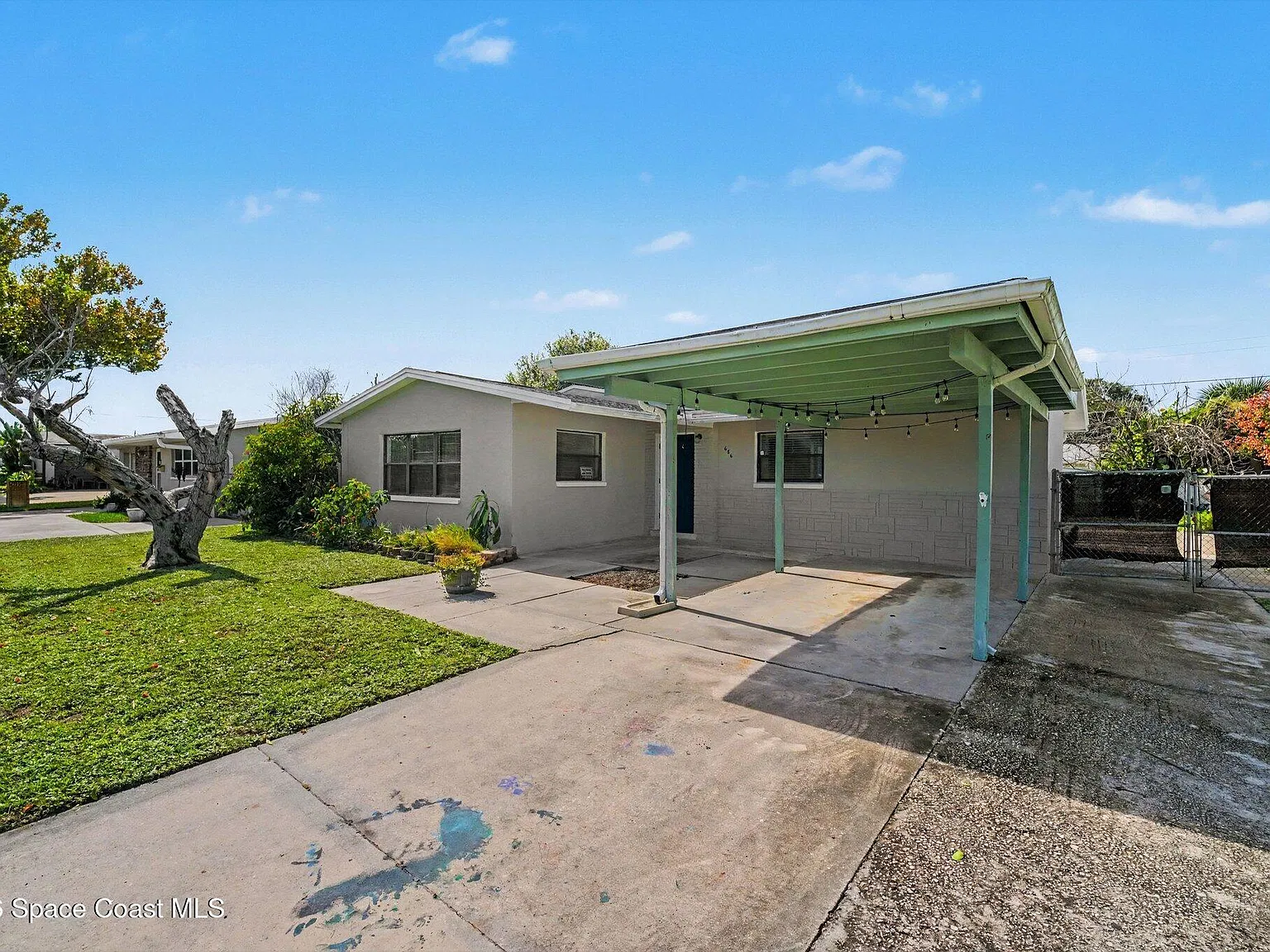 3 bed, 2.0 bath, 1306 sqft, $2,100 — Photo 3