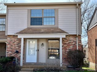 217 Carmel Woods Dr, Ballwin, MO 63021