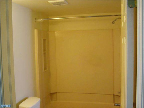 5th image of 173 Basswood Ct