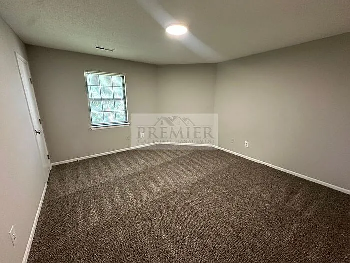 3562 NE Independence Ave — Photo 8