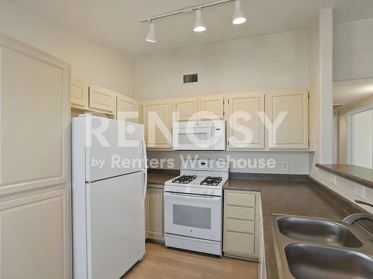 3846 Canyon Ranch Rd #203 — Photo 7