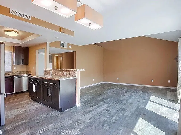 3 bed, 2.5 bath, 1474 sqft, $3,000 — Photo 3
