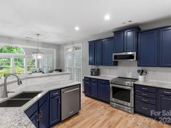 2474 Green Point Ln, Denver, NC 28037