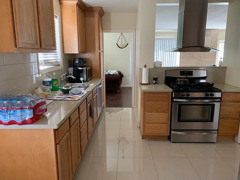 2507 Clarke Ave — Photo 4