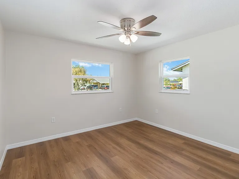 217 Montana Ave — Photo 13