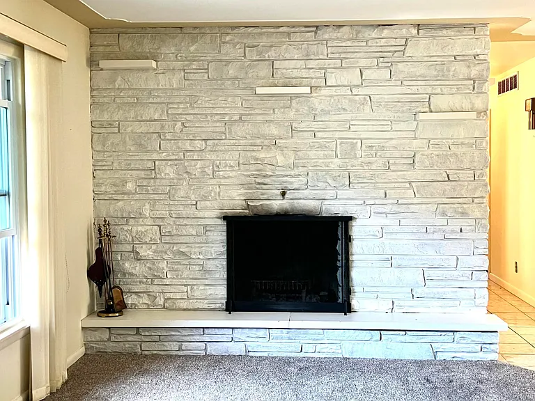 3031 Country Club Dr — Photo 4
