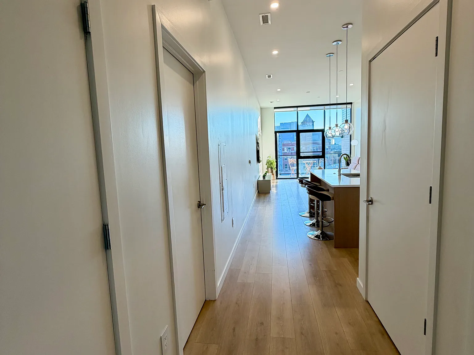 2 bed, 1300 sqft, $3,750 — Photo 3