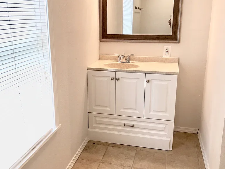 1441 W Roosevelt St — Photo 15