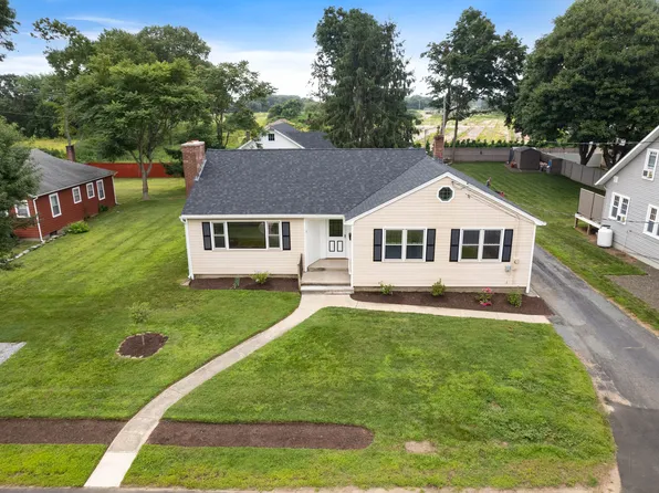 18 Maple Avenue, Clinton, CT 06413