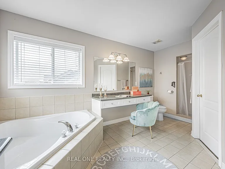 51 Hanson Cres — Photo 26