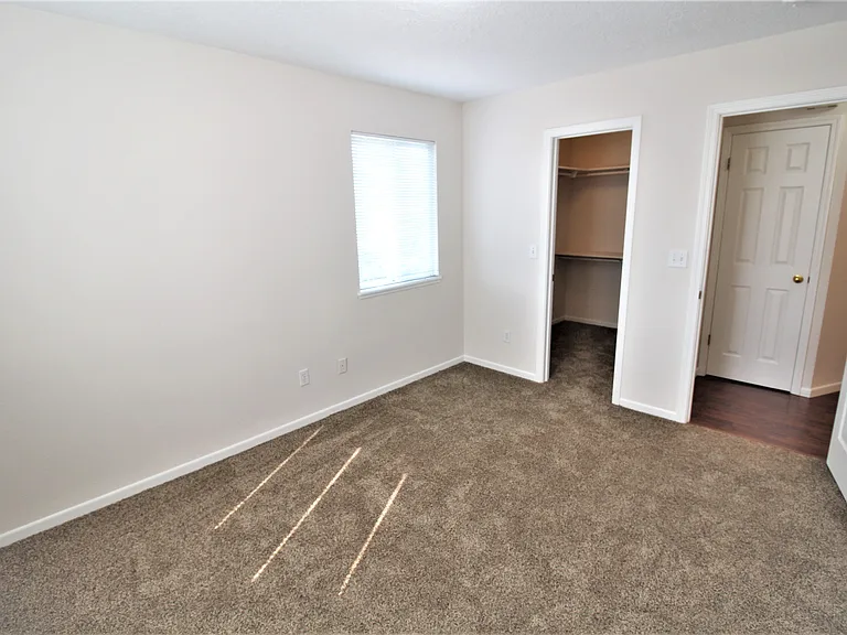 2141 S Stephen Ave #202 — Photo 12