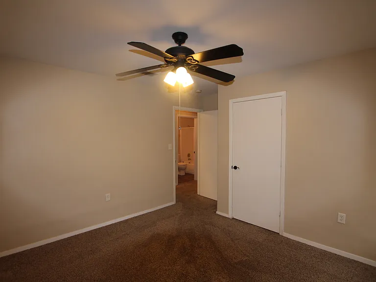 211 Willowbrook Ln — Photo 12
