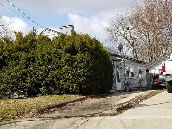 3rd image of 219 N Jefferson St