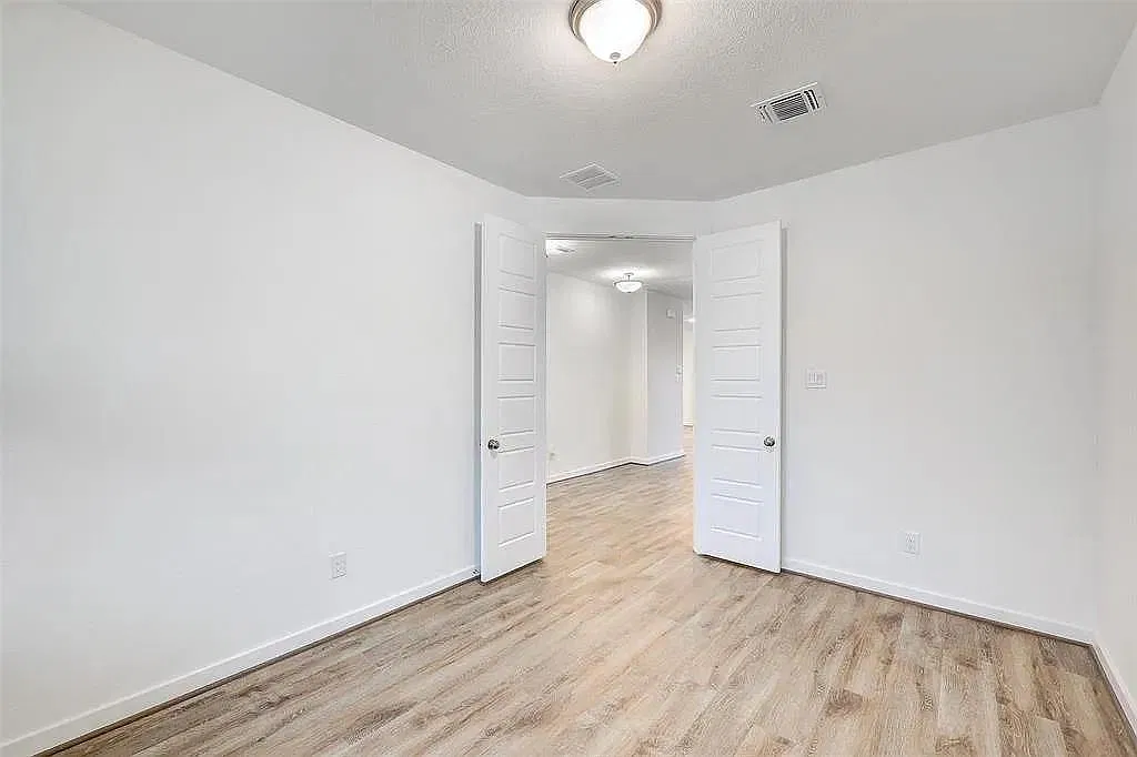 4 bed, 2.5 bath, 2400 sqft, $2,675 — Photo 4