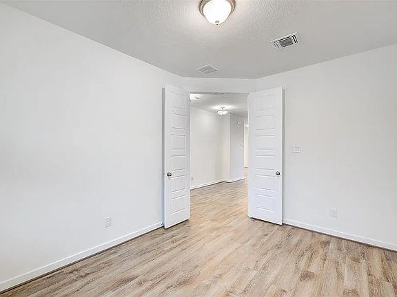4th image of 183 Alicante Ln