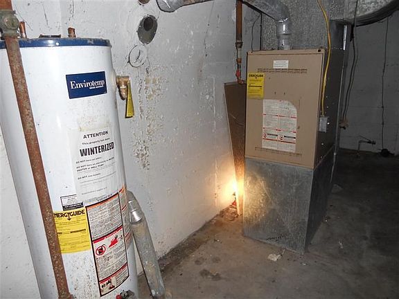 4th image of 921 Yale Ave