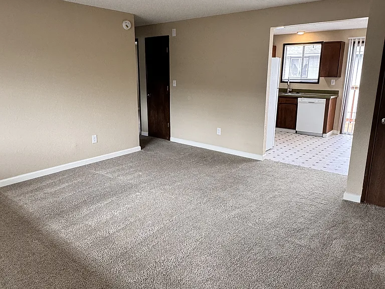427 Hewitt Ave #13 — Photo 4