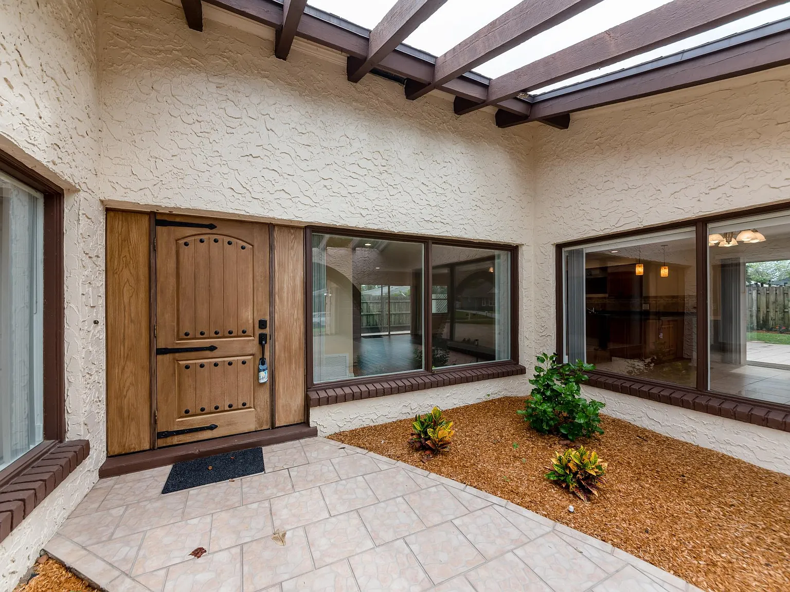 4 bed, 2250 sqft, $3,100 — Photo 3
