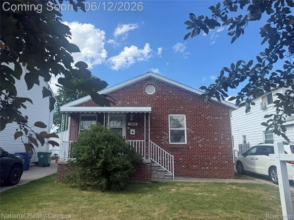 28802 Birchlawn St, Garden City, MI 48135