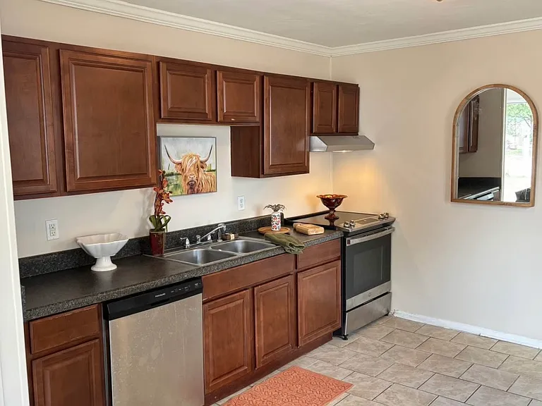 527 Price St — Photo 3