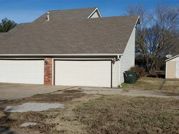 902 E 11th St, Cushing, OK 74023