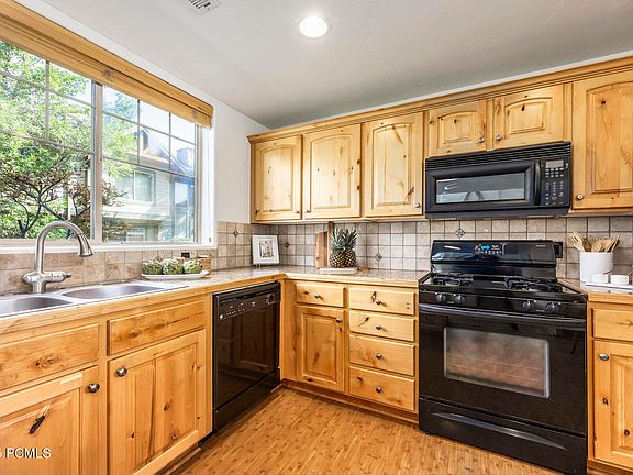 4th image of 6042 N Fox Point Cir #C1