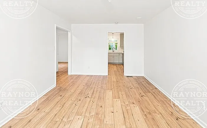 2102 W Knox St #A — Photo 3