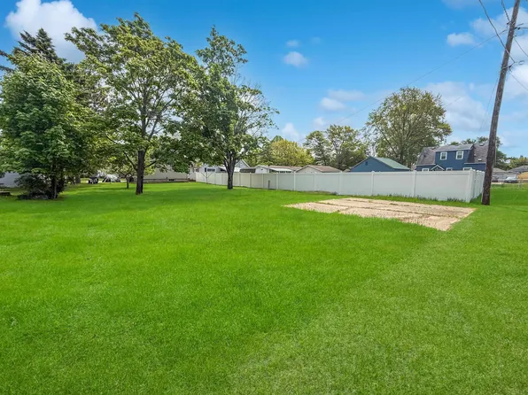 Gladstone St, Marinette, WI 54143