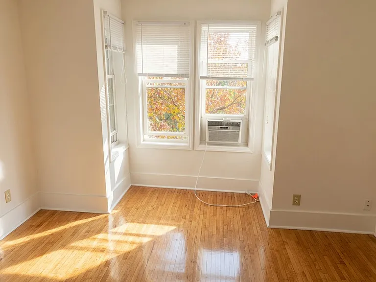 353 Lawson Ave E — Photo 7