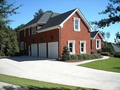 2nd image of 615 Peach Pl