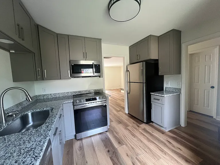 2151 Pine Dr — Photo 2