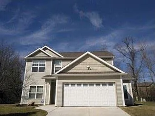 4 bed, 2.5 bath, 2287 sqft, $1,995 — Photo 1