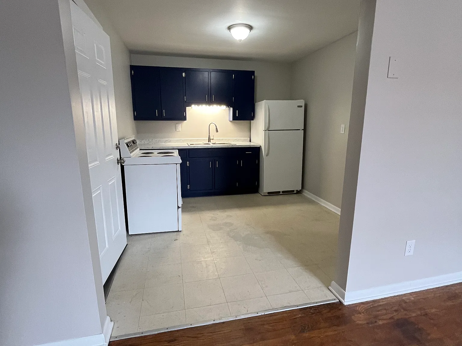 2 bed, $700 — Photo 2