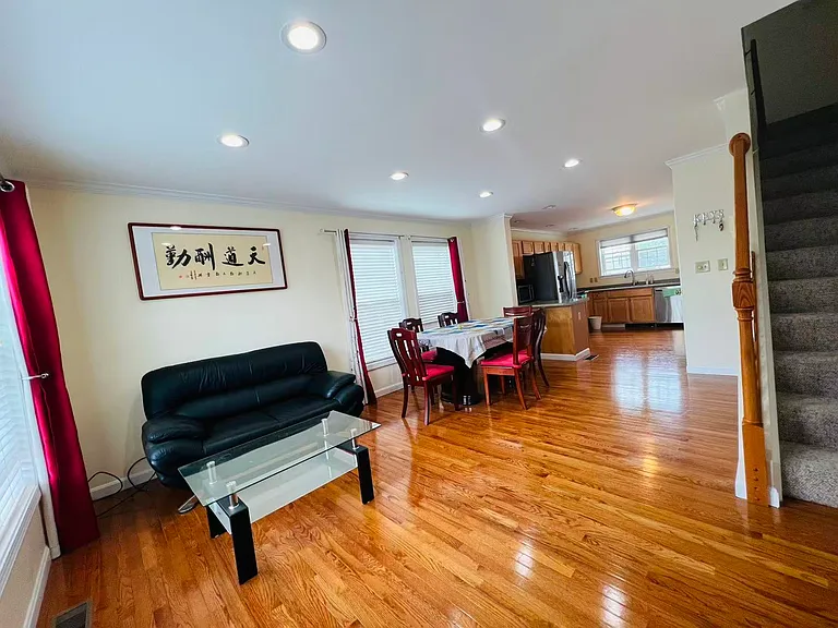 38 Raymond St — Photo 6