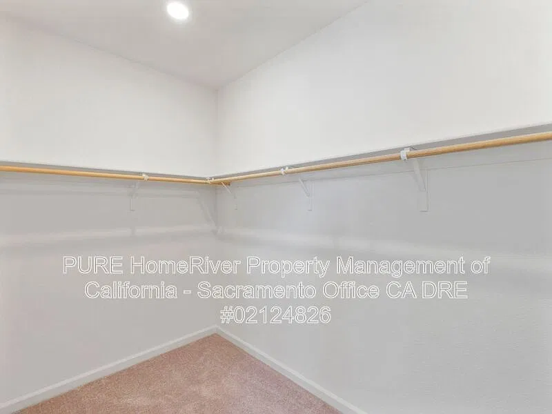 3 bed, 2.0 bath, 1811 sqft, $2,795 — Photo 2