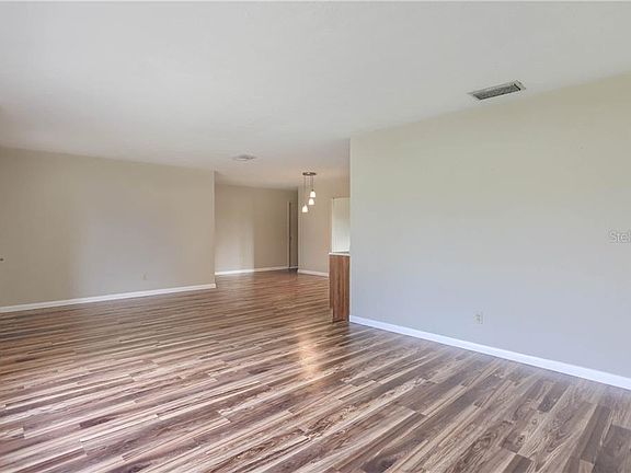 5th image of 2039 Rebecca Dr