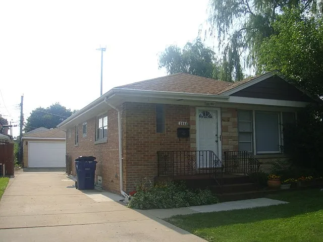 2552 Ernst St photo 1