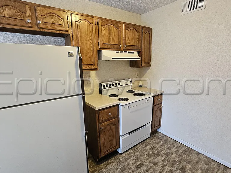 1228 O Avenue Pl NE — Photo 5