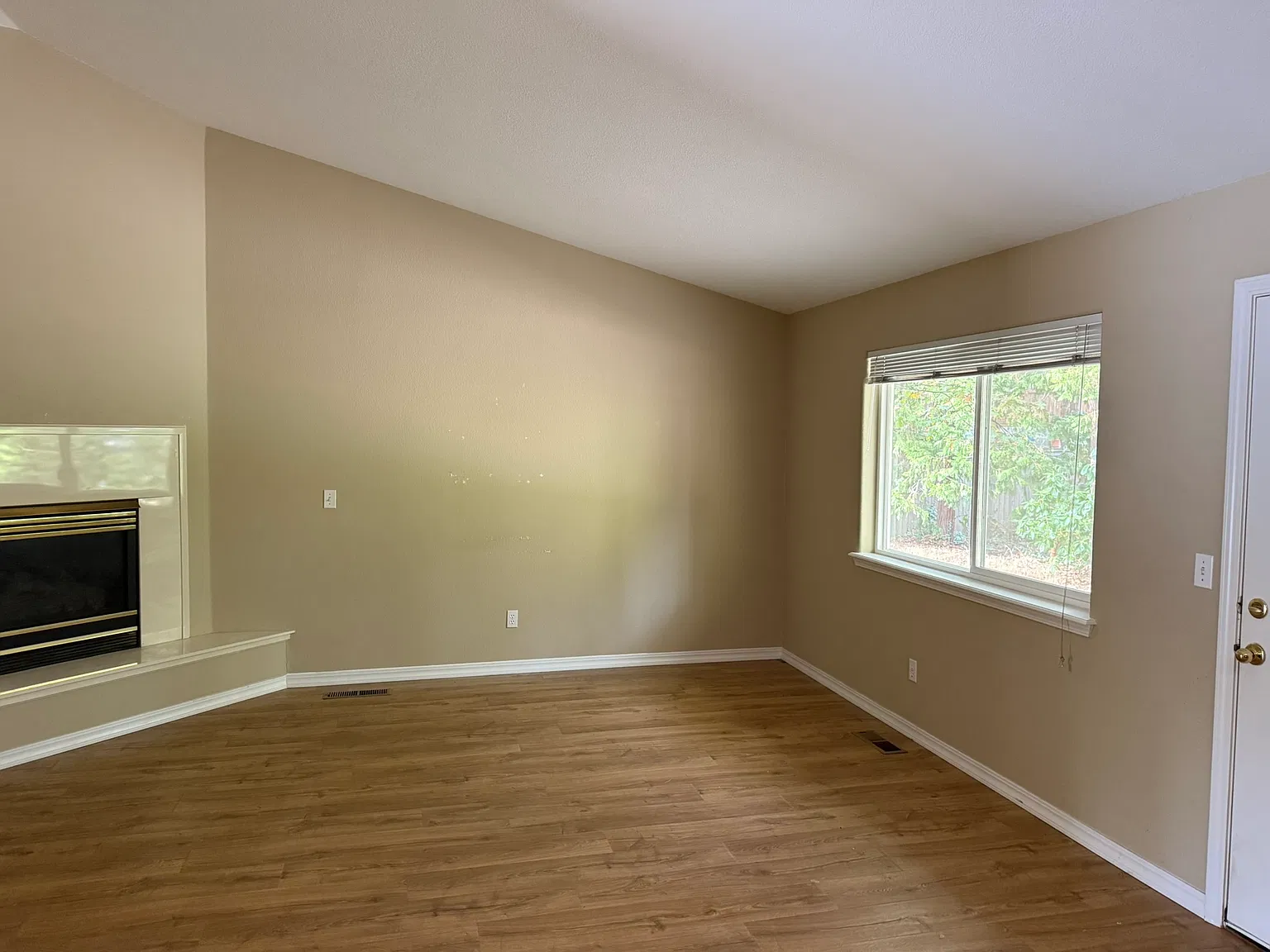 4 bed, 2.5 bath, 2007 sqft, $2,450 — Photo 3
