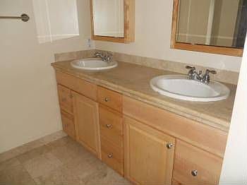3rd image of 1472 Summit Dr